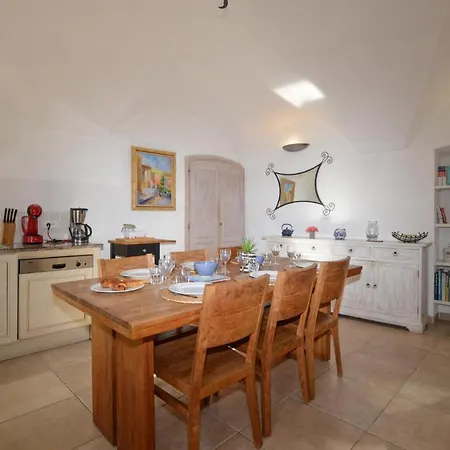 4 Bedroom Gorgeous In Hébergement de vacances *